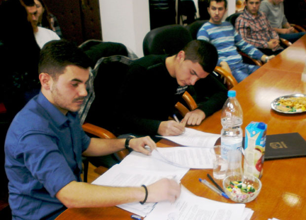 Обрадовали 60 студената